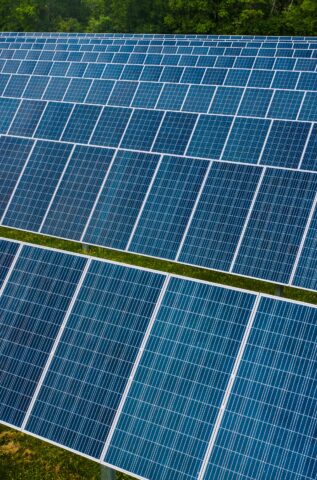 Can I connect a 100W solar panel to a 200W solar panel?