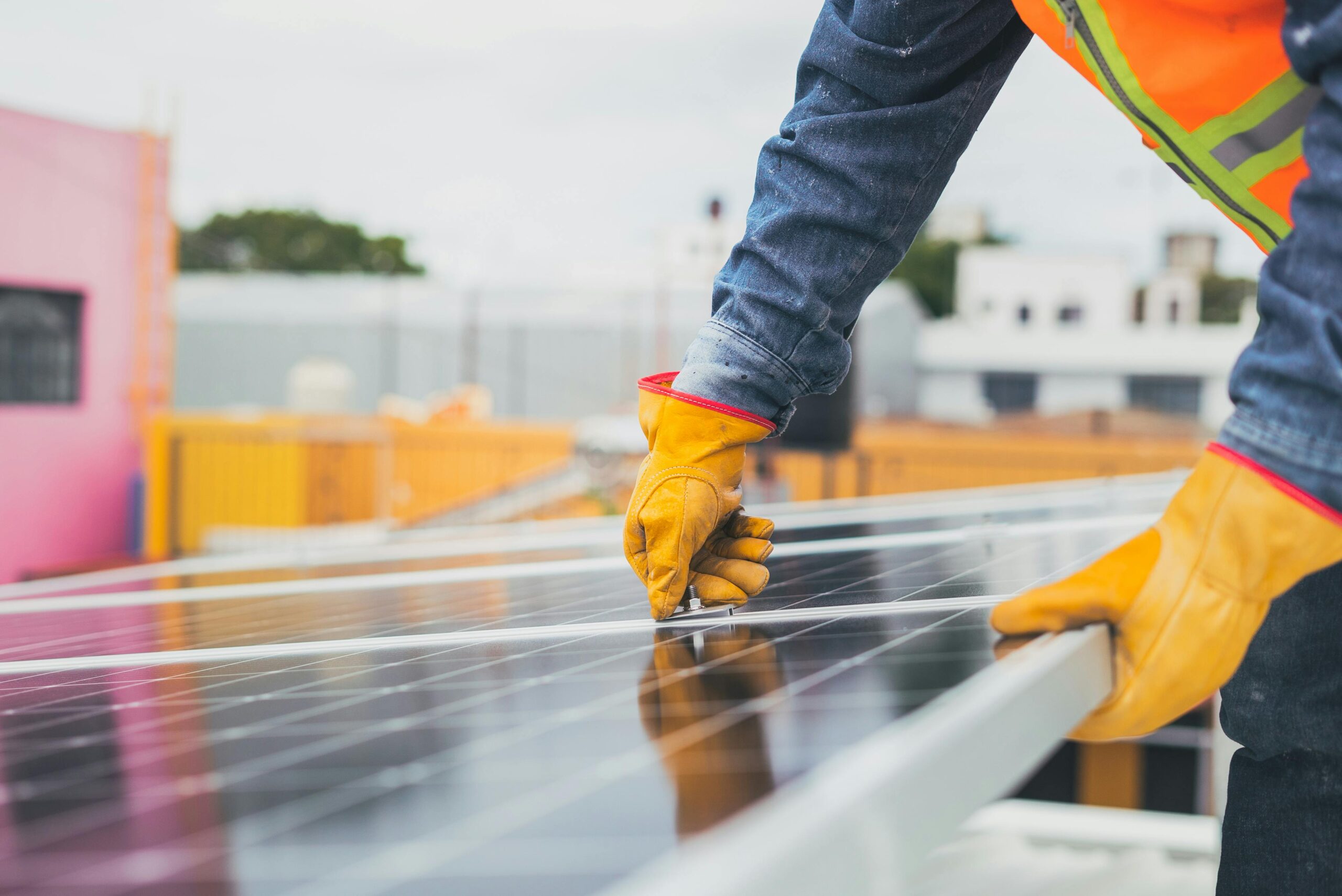 How do you connect a 100W solar panel to a 200W solar panel
