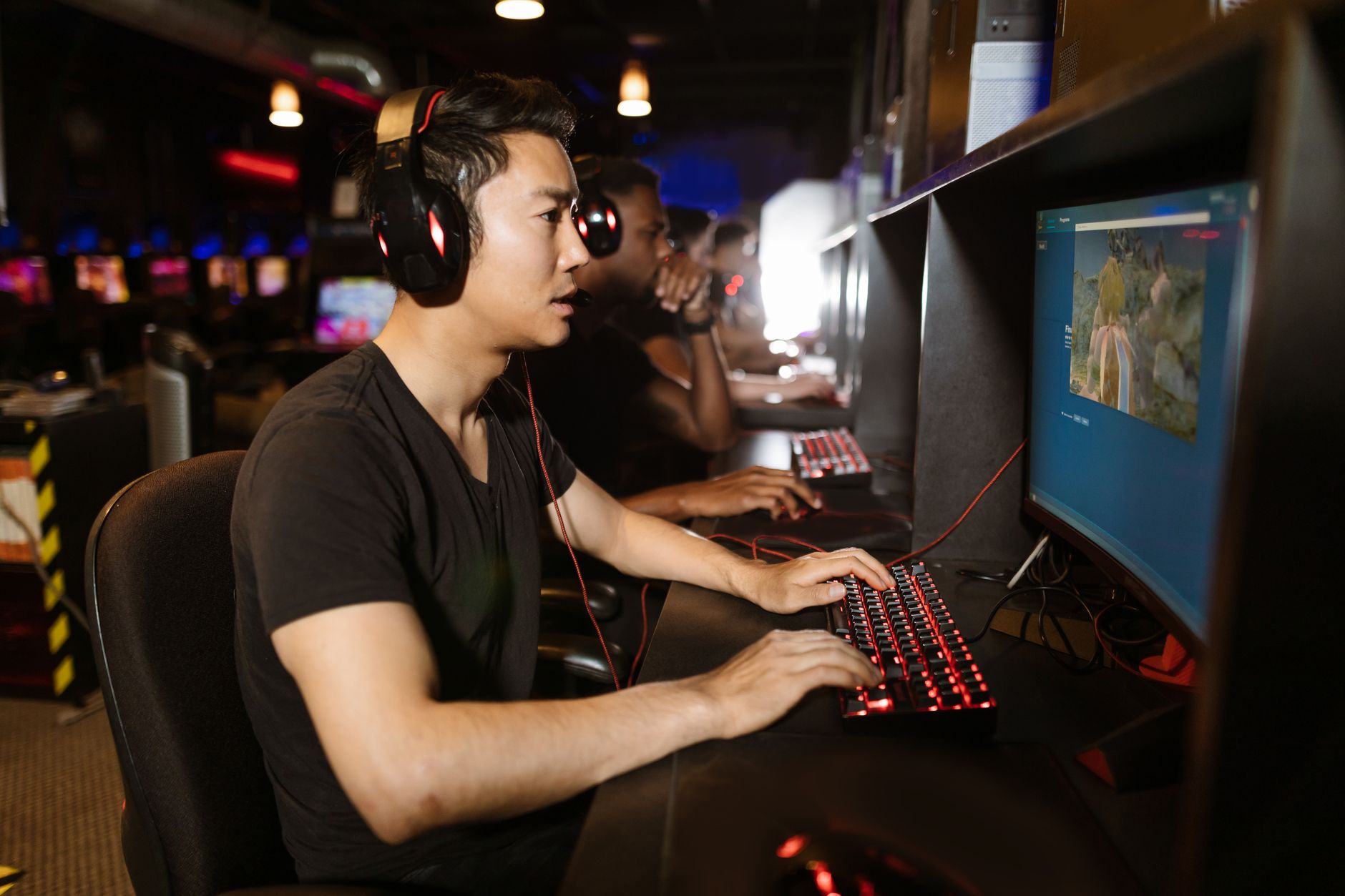 Valorant rank atlama - team of gamers playing valorant on computer screens dark room photorealistic
